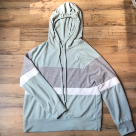 Kayleigh baby blue sweatshirt size small - Picture 2 of 3